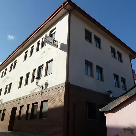 San Martin De Teverga Хостел *